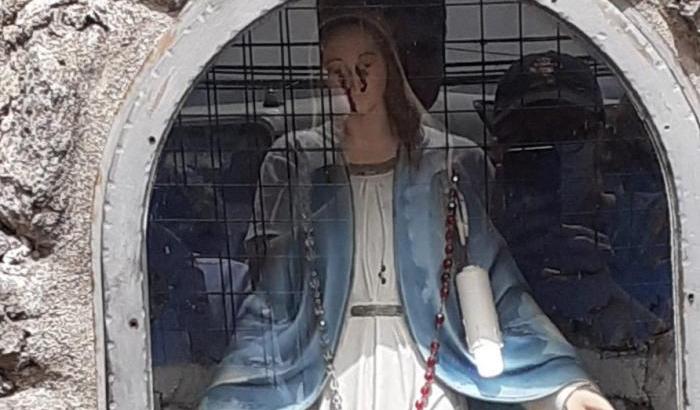 Una Madonna piange sangue nel vibonese: ma dalle analisi si scopre che non è sangue