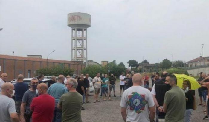 0005BAD5-lavoratori-licenziati Lavoratori licenziati