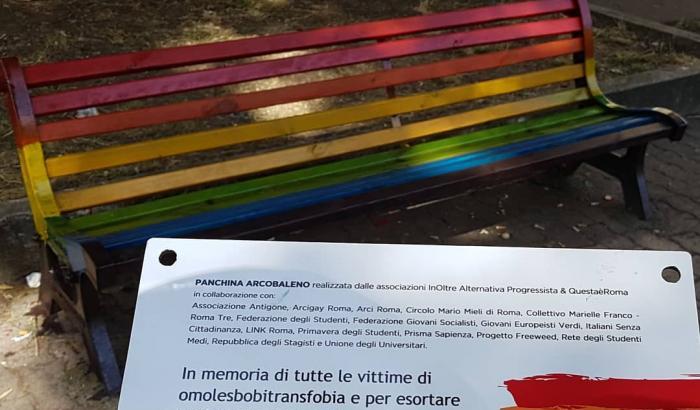 A Roma la panchina Raimbow in memoria delle vittime lgbtq+