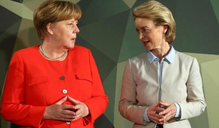Ursula von der Leyen e Angela Merkel si congratulano con gli azzurri per la vittoria di Euro 2020