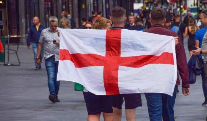 Non tutti sanno che la bandiera dell'Inghilterra ha origini italiane: ecco perché