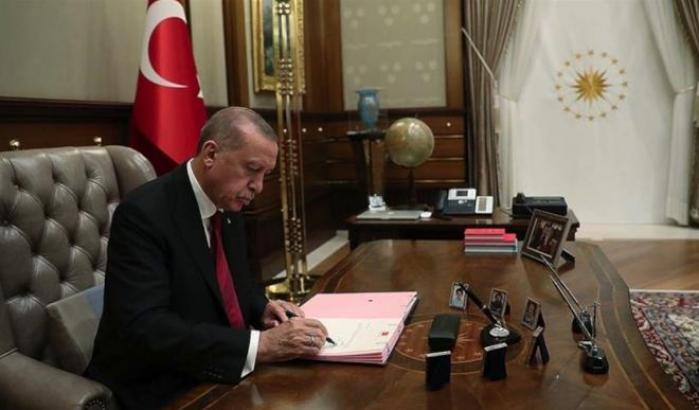 Dopo mesi di proteste licenziato da Erdogan il rettore di Istanbul Bulu
