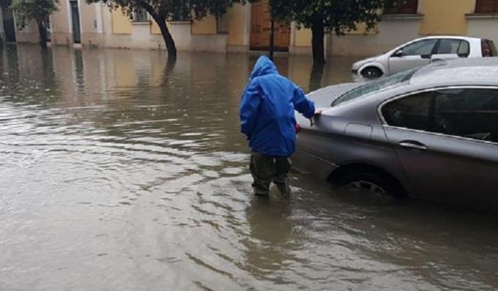 Maltempo su gran parte d'Italia: piogge e temporali anche al centrosud con rischio allagamenti...