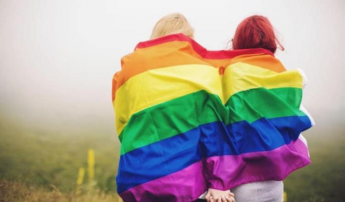 Due ragazze aggredite e insultate a Capo Miseno: "Lesbiche via dalla spiaggia. Siete un cattivo esempio"