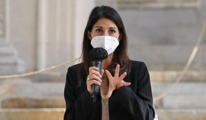 Raggi accusata di non volersi vaccinare. Il Campidoglio replica: "E' stata malata e ha gli anticorpi"