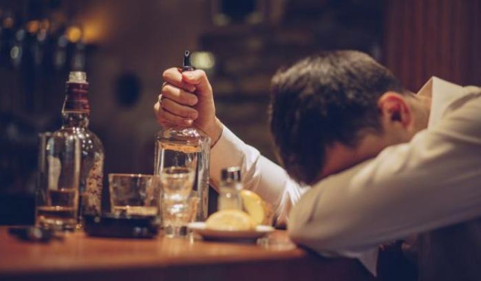 Lo studio dell'Iss: l'abuso di alcol e droghe influisce negativamente sulle prestazioni sessuali