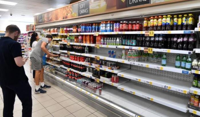 Regno Unito nel caos 'Pingdemic': manca il personale e i supermercati sono vuoti
