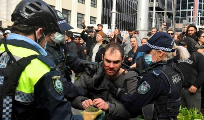 Caos in Australia: a Sydney e Melbourne migliaia di persone manifestano contro il lockdown