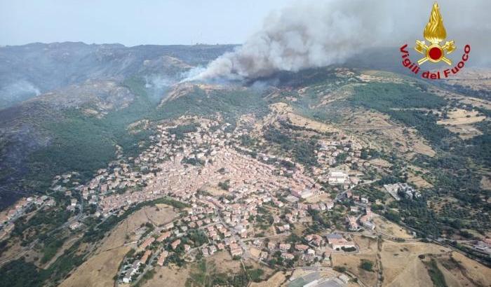 La situazione è grave: la protezione Civile chiede aiuto alla Ue per gli incendi in Sardegna