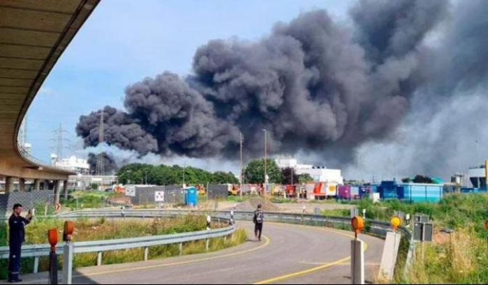 Paura in Germania, terribile esplosione in un impianto chimico: 16 feriti e 5 dispersi