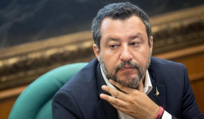 Dopo i no-vax Salvini si aggrappa a Mps a caccia di consensi: "Padoan si dimetta"