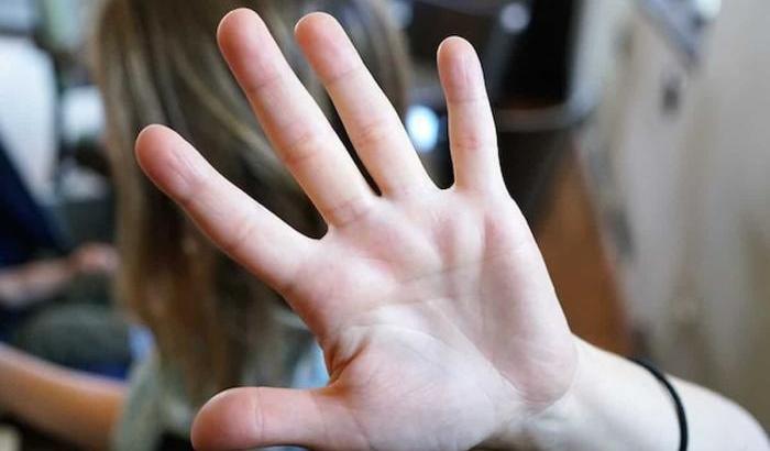 Donna barbaramente seviziata in un ripostiglio e cosparsa d'alcol. L'aggressore &egrave; in fuga