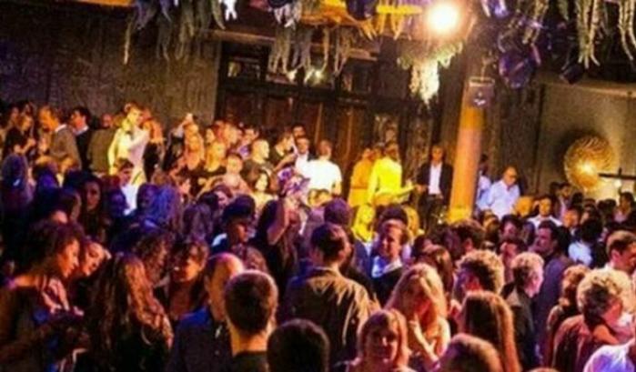 Focolaio Covid dopo la festa in discoteca: la polizia chiude il locale per 75 giorni