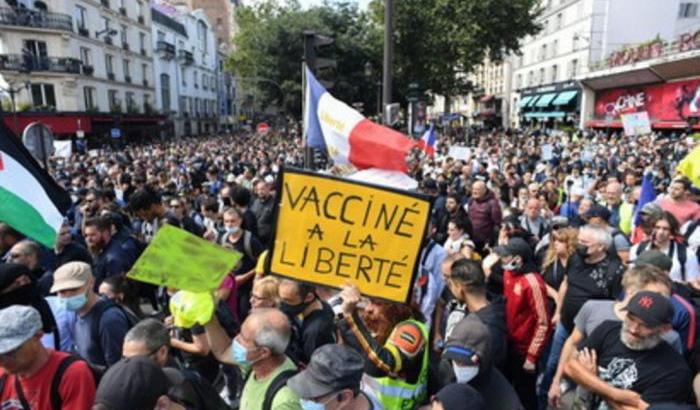 Manifestazione no-vax in Francia