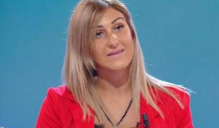 Arianna, ex agente licenziata per un tatuaggio: "Jacobs mi aiuti a far cambiare la norma"