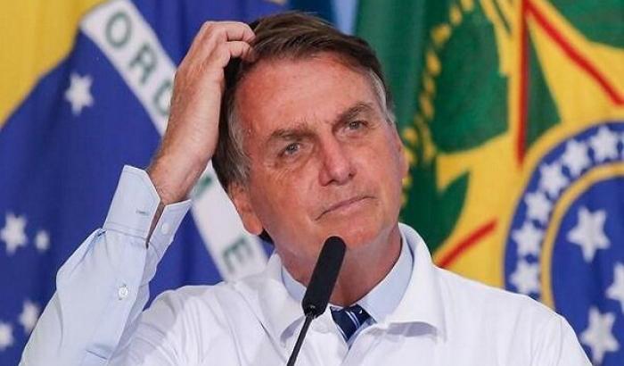 La figura meschina di Bolsonaro il negazionista: cacciato dallo stadio perché senza green pass