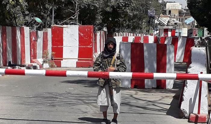 Bandiera nera presto su Kabul: così l'Occidente ha tradito le donne afghane