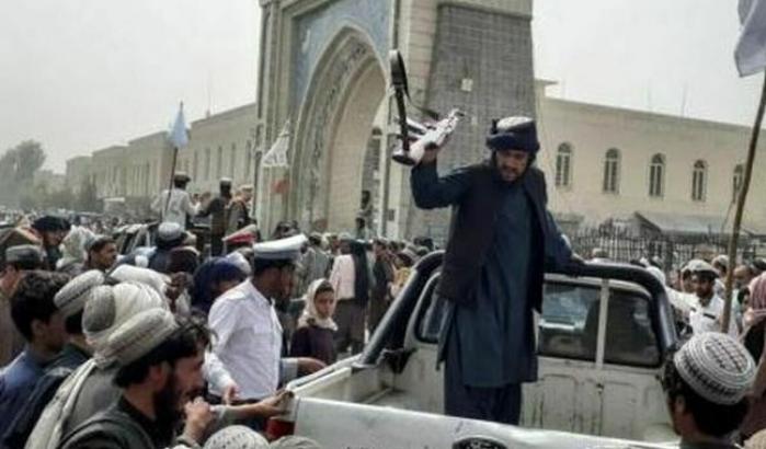 I talebani gelano le speranze: "Non ci sarà alcun governo di transizione"