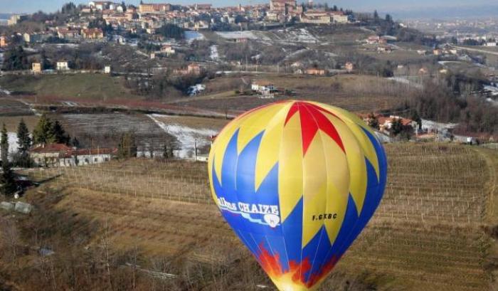 Tragedia nel senese: una donna precipita dalla mongolfiera e muore sul colpo