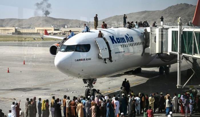 Aeroporto assediato a Kabul