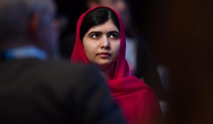 L'appello di Malala per le donne afghane: "Il futuro promesso può svanire, i paesi vicini accolgano"