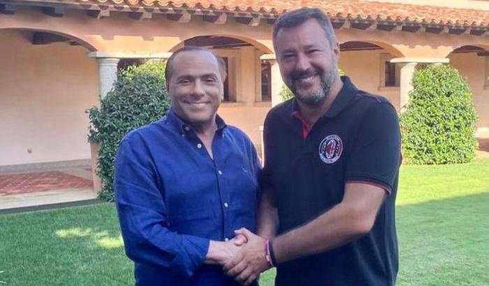 Il patto della destra tra Salvini e Berlusconi sancito a Villa Certosa: "Rafforzare Draghi"