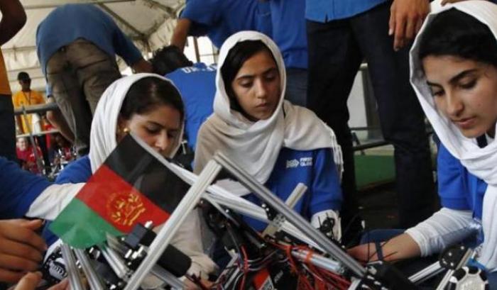Approdano in Messico le cinque ragazze della squadra di robotica afghane