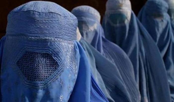 I talebani hanno chiuso nuovamente le donne in casa: ecco con quale scusa
