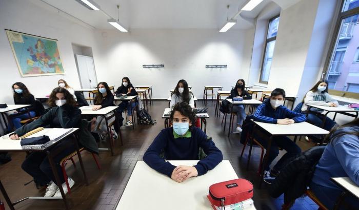 La sottosegretaria Floridia: "Ritardo per l'app che controlla il green pass a scuola". E sui mezzi pubblici...