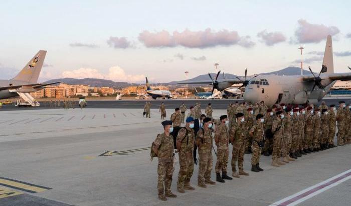 Rientrati in Italia gli ultimi 60 militari italiani provenienti dall'Afghanistan