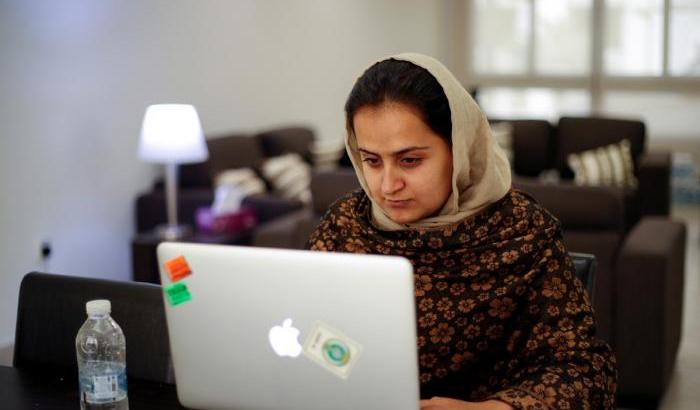 La prima giornalista afghana ad intervistare un talebano spiega: "Le donne non sono persone per loro"