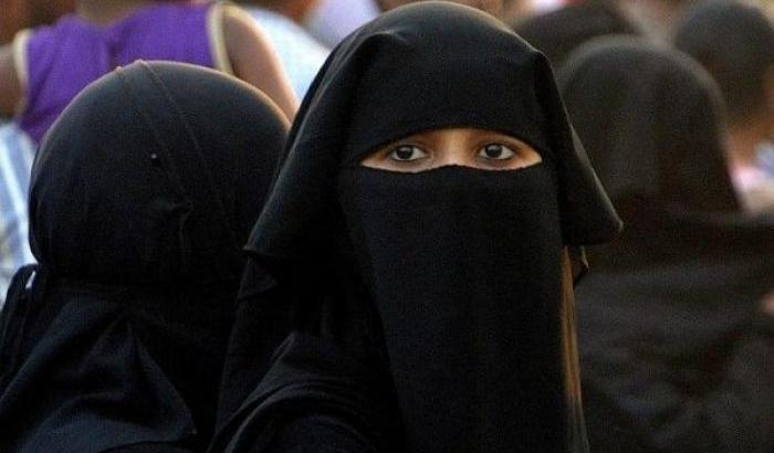La scure talebana sulle studentesse: obbligatorio il niqab e niente classi miste
