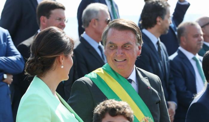 Bolsonaro chiama gli estremisti contro i giudici: 