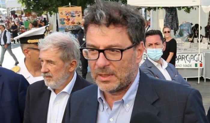 Giorgetti apre all'obbligo vaccinale e scarica Salvini: "Istanza da valutare"