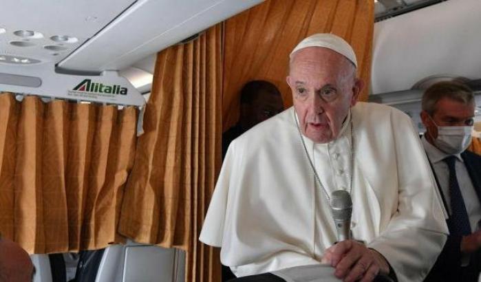 Papa Francesco in aereo
