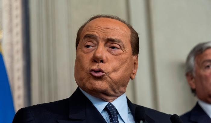 I giudici vogliono la perizia psichiatrica: Berlusconi accetta che il processo Ruby prosegua