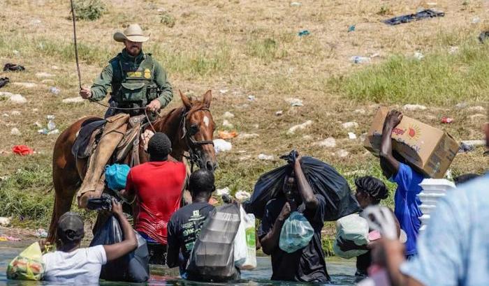 Il confine tra Usa e Messico e quelle frustate della vergogna