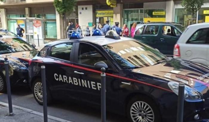 Rifiuta di indossare la mascherina e aggredisce i carabinieri: arrestato il no-vax candidato sindaco