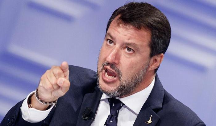 Salvini tenta di tenersi a galla 'acquistando' parlamentari: 