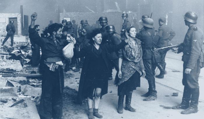 Il ghetto di Varsavia e i sensi di colpa: il fotografo che immortalò gli orrori del nazismo