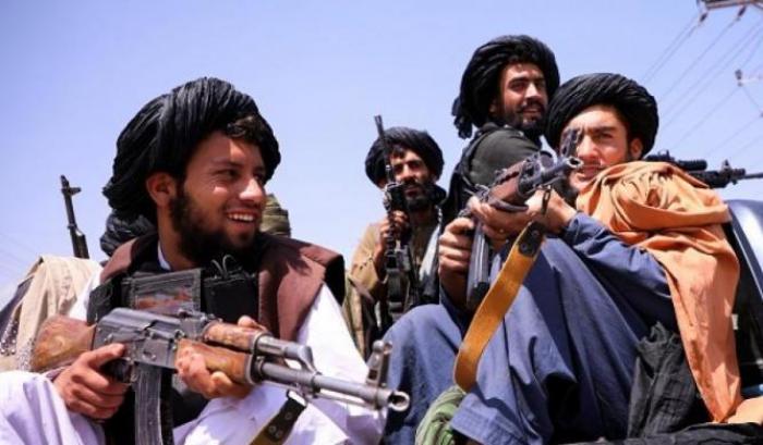 I talebani addestrano un battaglione di kamikaze da mandare ai confini di Tagikistan e Cina