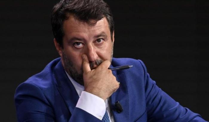 Salvini cerca di oscurare il caso Morisi con la xenofobia: "Continuano gli sbarchi ma Lamorgese..."