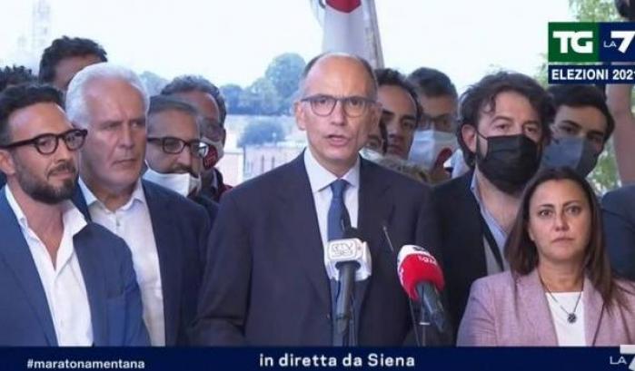 Enrico Letta durante la conferenza stampa a Siena