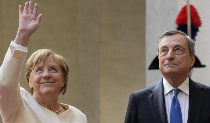 0005CC88-draghi-e-merkel Draghi e Merkel