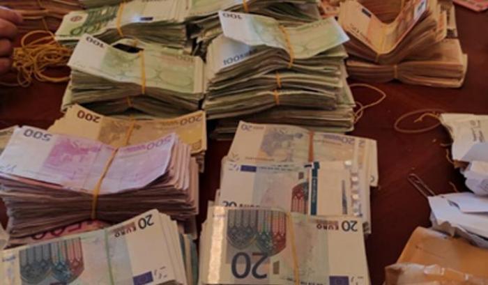 Chiedeva denaro per farmaci gratuiti: sequestrati 3 milioni di euro all'oncologo Giuseppe Rizzi