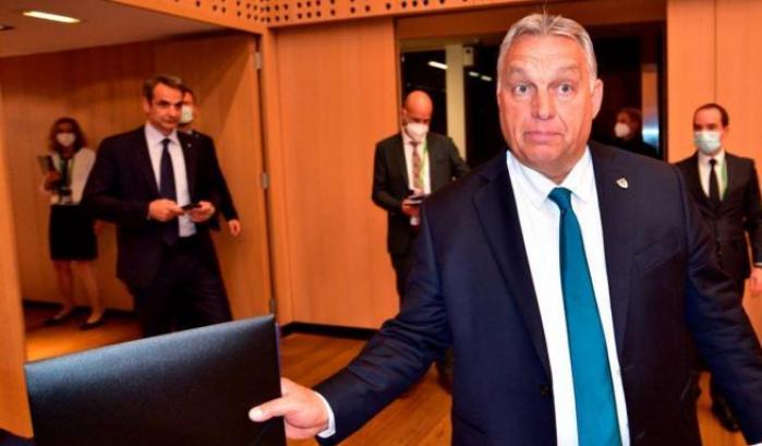 Orban l'estremista di destra difende la Polonia: 