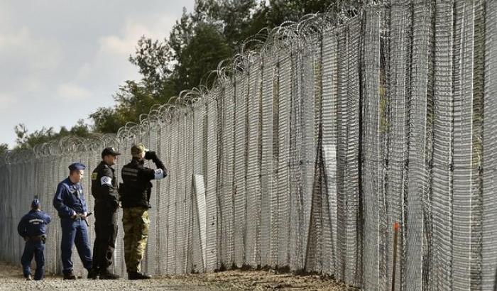 Il muro al confine dell'Ungheria