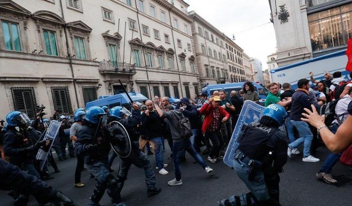 Violenze no vax e fasciste a Roma: dodici arresti, anche i capi di Forza Nuova