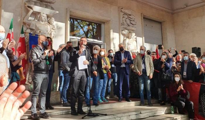 Maurizio Landini condanna l'aggressione fascista alla Cgil
