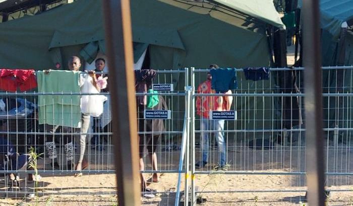 Profughi al confine tra Polonia e Bielorussia